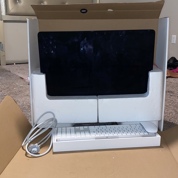 iMac 27inch - Picture 2 of 2